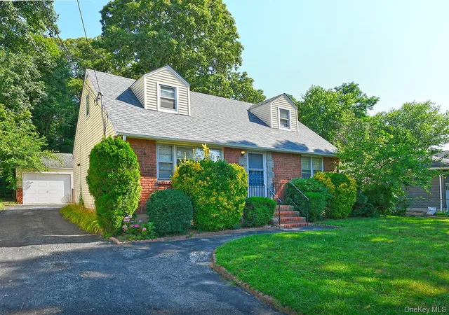 Photo 1 of Sale Pending at 31 Lieper St, Huntington, NY 11746 | MLS# 1027606 | Listing updated on 2026-08-10