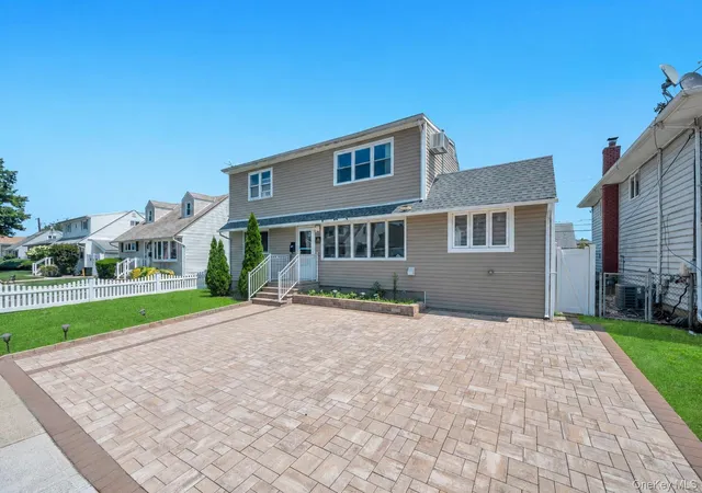 Photo 3 of Single family home for sale at 165 Wilfred Blvd, Hicksville, NY 11801 | MLS# 1027631 | Listing updated on 2026-10-08