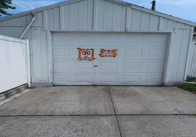 Photo 4 of Single family home for sale at 90-02 202nd Street, Hollis, NY 11423 | MLS# 1027633 | Listing updated on 2026-10-01