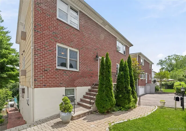 Photo 3 of Multi family home for sale at 21 Bryn Mawr Pl, Yonkers, NY 10701 | MLS# 1027644 | Listing updated on 2026-09-01