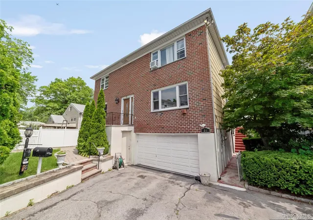 Listing Photo 4 - Condo for sale in building located at 21 Bryn Mawr Pl, Yonkers, NY 10701