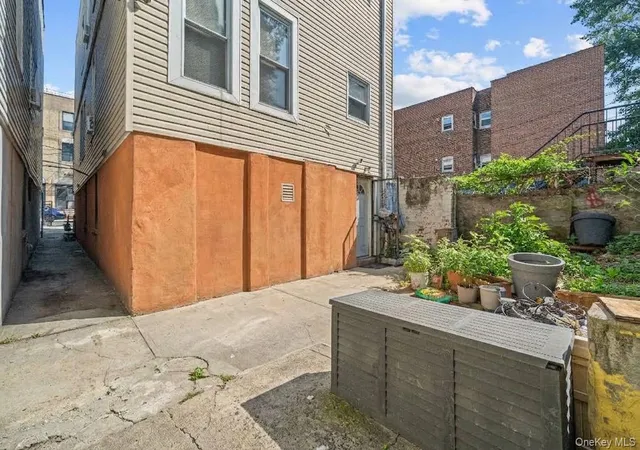 Photo 1 of House for sale at 758 East 224 St, New York, NY 10466 | MLS# 1027663 | Listing updated on 2026-09-29
