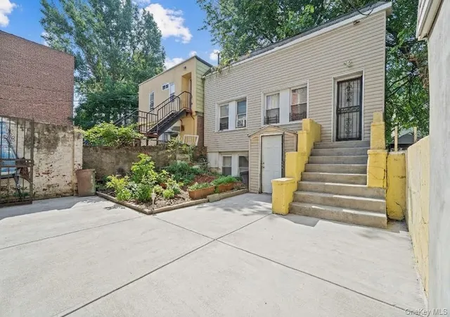 Photo 2 of House for sale at 758 East 224 St, New York, NY 10466 | MLS# 1027663 | Listing updated on 2026-09-29