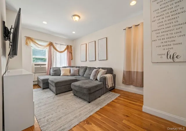 Photo 3 of House for sale at 758 East 224 St, New York, NY 10466 | MLS# 1027663 | Listing updated on 2026-09-29