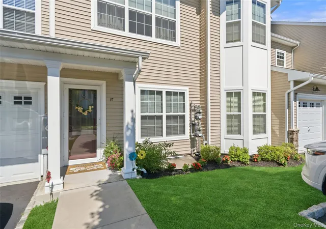 Photo 2 of Sale Pending at 37 Halley Dr #17, Brookhaven, NY 11772 | MLS# 1027676 | Listing updated on 2026-09-01