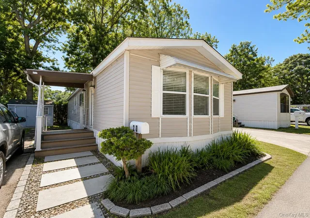 1st image of 105 Oak View Hwy #20, East Hampton, NY 11937 | MLS# 1027688