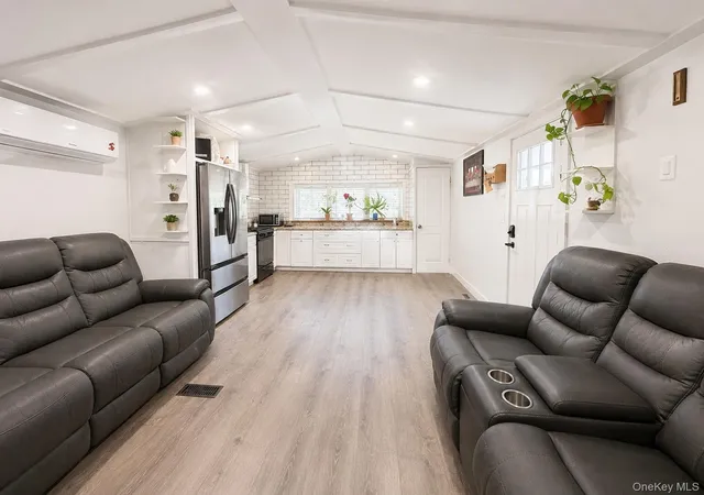 2nd image of 105 Oak View Hwy #20, East Hampton, NY 11937 | MLS# 1027688