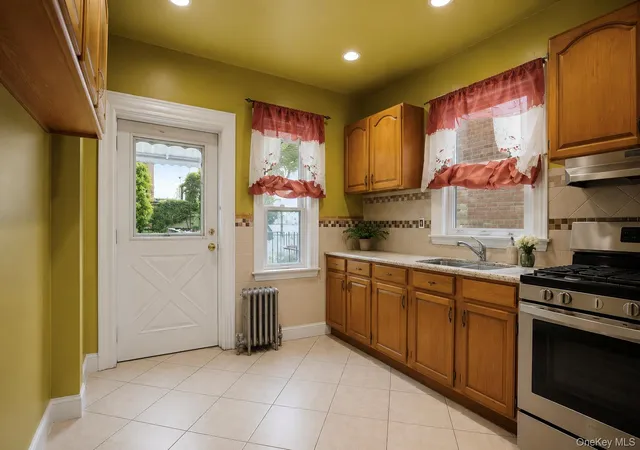Listing Photo 4 - Condo for sale in building located at 953 E 226th St, Bronx, NY 10466