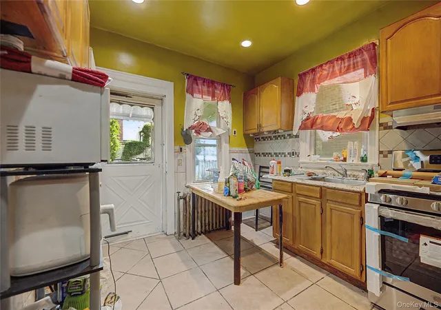 Listing Photo 5 - Condo for sale in building located at 953 E 226th St, Bronx, NY 10466