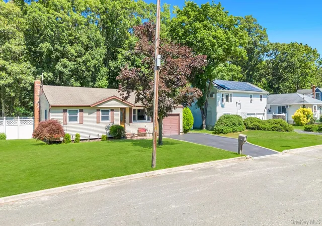 Photo 2 of Sale Pending at 25 Walter Dr, Smithtown, NY 11767 | MLS# 1027714 | Listing updated on 2026-09-21