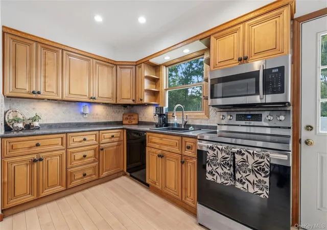 Photo 3 of Sale Pending at 371 Hewlett Ave, Brookhaven, NY 11772 | MLS# 1027719 | Listing updated on 2026-08-06