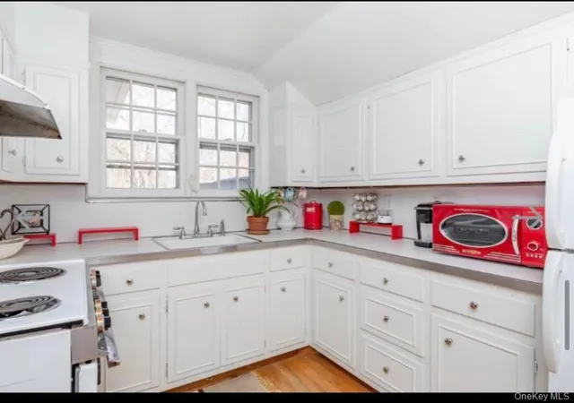 Photo 3 of Single family home for sale at 1680 N Sea Rd, Southampton, NY 11968 | MLS# 1027749 | Listing updated on 2026-10-06