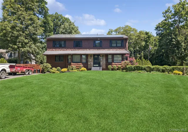 2nd image of 14 Loft Rd, Smithtown, NY 11787 | MLS# 1027754