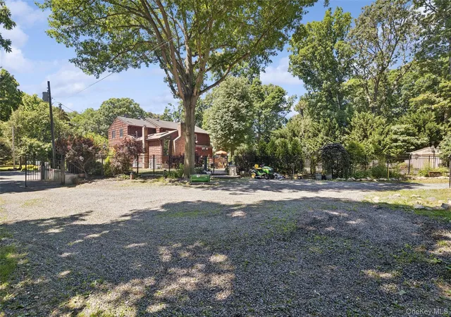 4th image of 14 Loft Rd, Smithtown, NY 11787 | MLS# 1027754