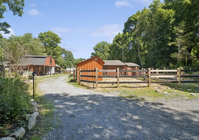 5th image of 14 Loft Rd, Smithtown, NY 11787 | MLS# 1027754