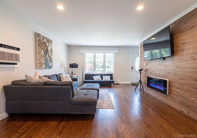 Photo 4 of Sale Pending at 390 Central Islip Blvd, Brookhaven, NY 11779 | MLS# 1027758 | Listing updated on 2026-08-16