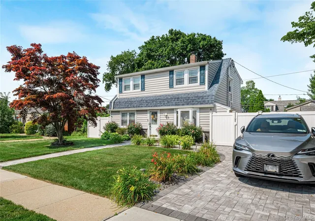 Photo 3 of Sale Pending at 28 Crabtree Ln, Hempstead, NY 11756 | MLS# 1027790 | Listing updated on 2026-08-18