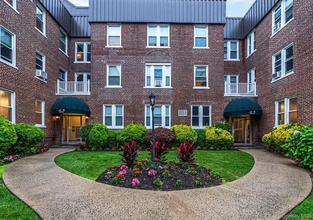 1st image of 185 Atlantic Ave #C11, Lynbrook, NY 11563 | MLS# 1027798