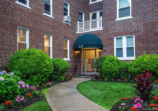 2nd image of 185 Atlantic Ave #C11, Lynbrook, NY 11563 | MLS# 1027798