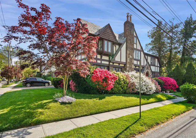 Photo 3 of Single family home for sale at 297 E Devonia Ave, Mount Vernon, NY 10552 | MLS# 1027807 | Listing updated on 2026-09-06