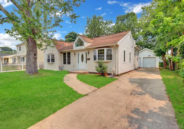 Photo 1 of Single family home for sale at 1431 Brooklyn Blvd, Islip, NY 11706 | MLS# 1027830 | Listing updated on 2026-09-18