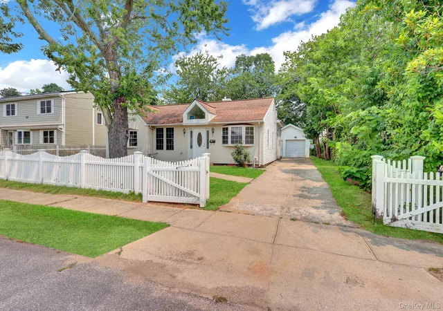 Photo 4 of Single family home for sale at 1431 Brooklyn Blvd, Islip, NY 11706 | MLS# 1027830 | Listing updated on 2026-10-01