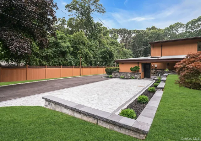 Photo 3 of Single family home for sale at 764 Vanderbilt Pkwy, Huntington, NY 11746 | MLS# 1027852 | Listing updated on 2026-09-19
