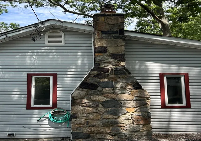 Photo 3 of Single family home for sale at 180 Adirondack Dr, Brookhaven, NY 11784 | MLS# 1027859 | Listing updated on 2026-08-11
