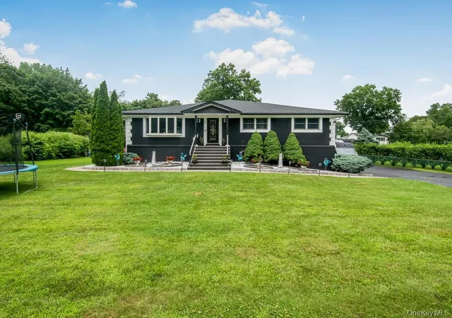 1st image of 3 Quaker Rd, Clarkstown, NY 10956 | MLS# 1027883