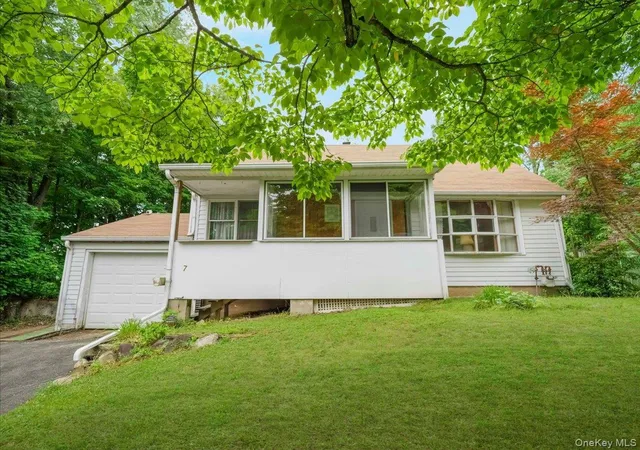 3rd image of 7 Hillaire Pl, Orangetown, NY 10954 | MLS# 1027892