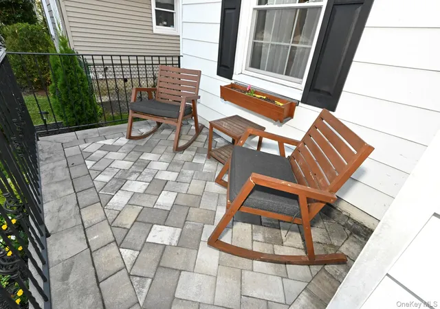 3rd image of 8 Garden Ave, Carle Place, NY 11514 | MLS# 1027909