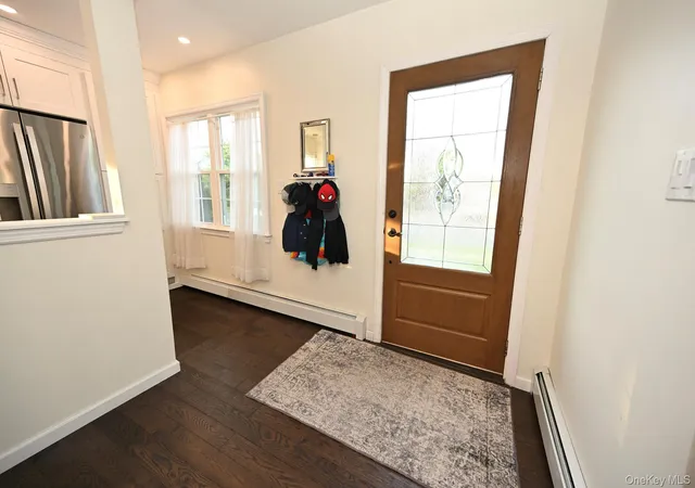 4th image of 8 Garden Ave, Carle Place, NY 11514 | MLS# 1027909