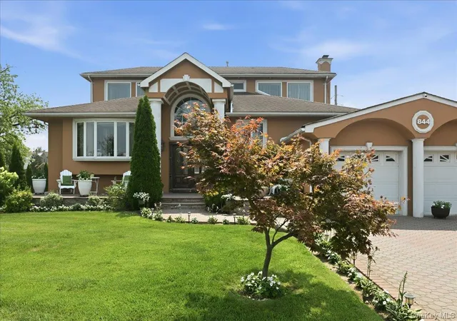 Photo 1 of Single family home for sale at 844 Park Ln, Valley Stream, NY 11581 | MLS# 1027923 | Listing updated on 2026-07-22