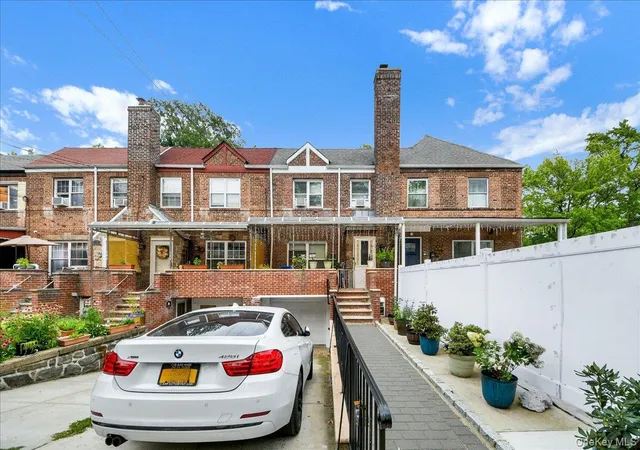 Photo 1 of Single family home for sale at 1804 Seminole Ave, Bronx, NY 10461 | MLS# 1027925 | Listing updated on 2026-09-08