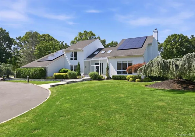 1st image of 5 Meadow Gate W, Smithtown, NY 11780 | MLS# 1027926