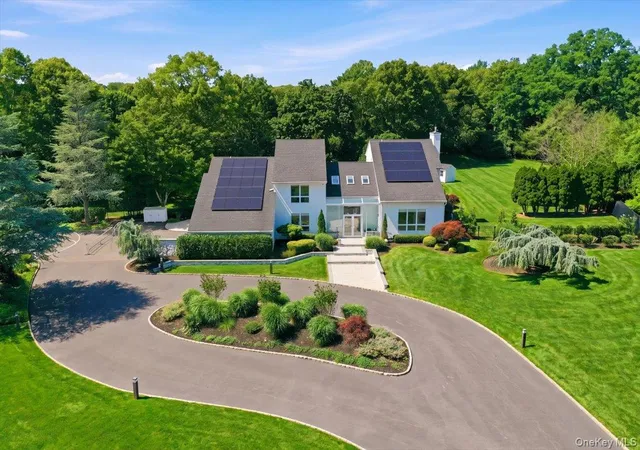 Photo 3 of Single family home for sale at 5 Meadow Gate W, Smithtown, NY 11780 | MLS# 1027926 | Listing updated on 2026-10-07