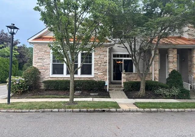 Condo for sale at 123 Links Ct, North Hempstead, NY 11050 | MLS# 1027930