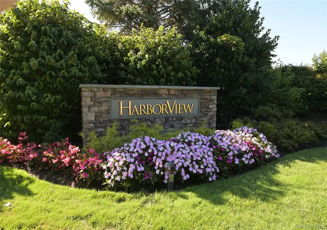 Photo 1 of Condo for sale at 123 Links Ct, North Hempstead, NY 11050 | MLS# 1027930 | Listing updated on 2026-10-01