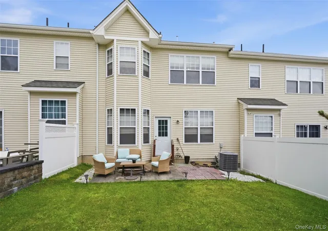 Photo 3 of Single family home for sale at 58 Cobblestone Ln, Middletown, NY 10940 | MLS# 1027934 | Listing updated on 2026-09-28