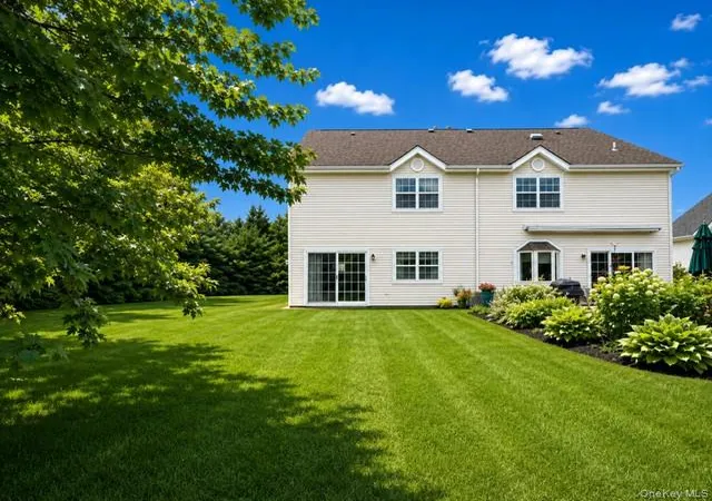 Photo 3 of Single family home for sale at 2 Herrels Cir, Huntington, NY 11747 | MLS# 1027949 | Listing updated on 2026-09-29