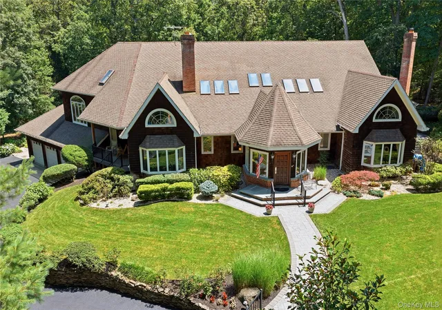 2nd image of 55 Meadow Glen Rd, Smithtown, NY 11768 | MLS# 1027958