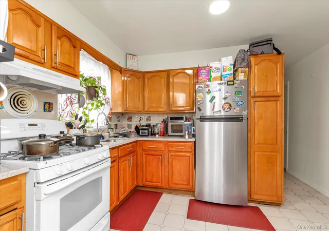 Photo 4 of Sale Pending at 147-23 225th Street, New York, NY 11413 | MLS# 1027971 | Listing updated on 2026-08-31