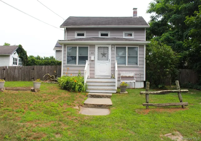 Photo 2 of Single family home for sale at 63 Smith St, Islip, NY 11782 | MLS# 1027972 | Listing updated on 2026-08-23