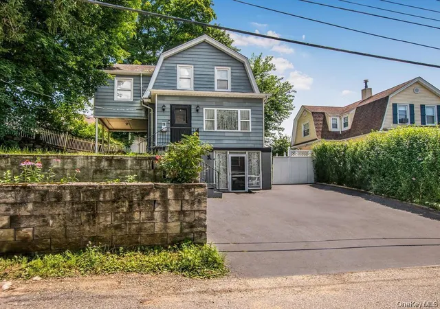 Photo 1 of Single family home for sale at 4 Depew St, Pleasantville, NY 10570 | MLS# 1027975 | Listing updated on 2026-09-03