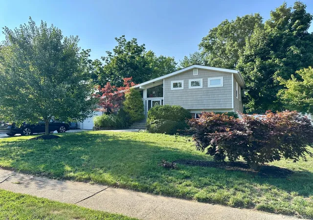 2nd image of 11 Sandalwood Dr, Smithtown, NY 11787 | MLS# 1027993
