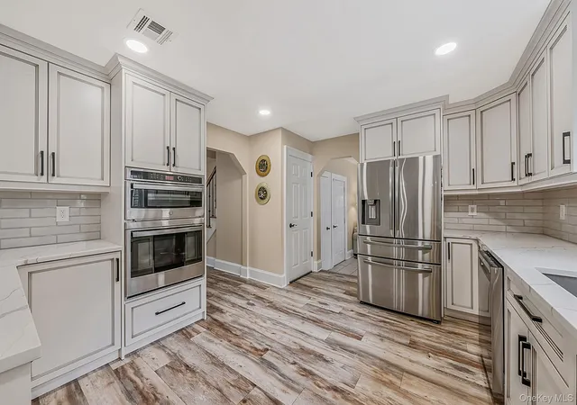 Photo 3 of Sale Pending at 397 Lockwood Dr, Brookhaven, NY 11967 | MLS# 1027999 | Listing updated on 2026-07-29