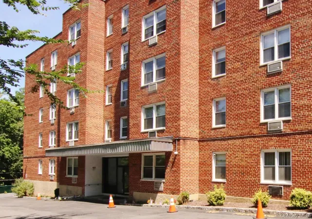 2nd image of 510 Midland Ave #1A, Yonkers, NY 10704 | MLS# 1028001