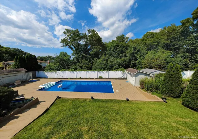 Photo 2 of Single family home for sale at 29 Sandy Holw Dr, Smithtown, NY 11787 | MLS# 1028029 | Listing updated on 2026-08-24