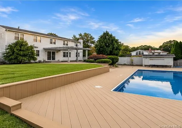 Photo 2 of Single family home for sale at 29 Sandy Holw Dr, Smithtown, NY 11787 | MLS# 1028029 | Listing updated on 2026-09-25