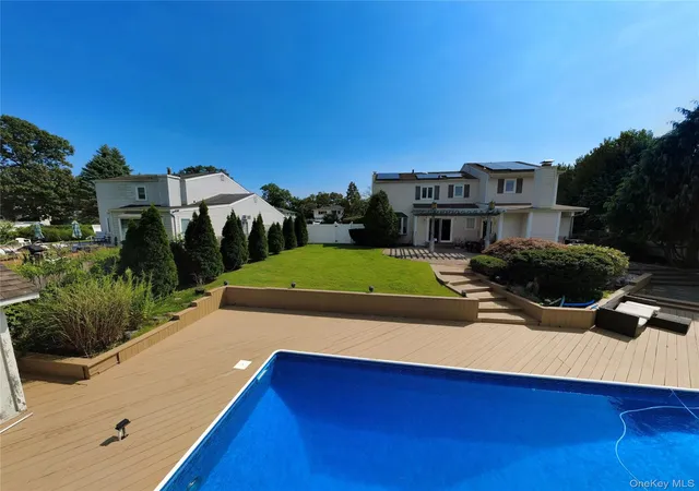 Photo 4 of Single family home for sale at 29 Sandy Holw Dr, Smithtown, NY 11787 | MLS# 1028029 | Listing updated on 2026-08-24